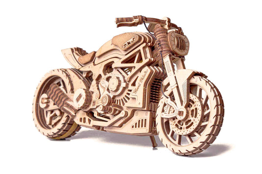 Maqueta de moto custom de madera para montar, modelo artesanal con piezas cortadas a láser, diseño decorativo y educativo ideal para amantes de las manualidades y coleccionistas.