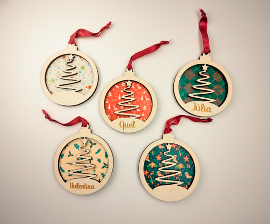 Adorno de madera para el árbol de navidad de dos niveles, fondo impreso directo y capa superior grabada con el nombre personalizado