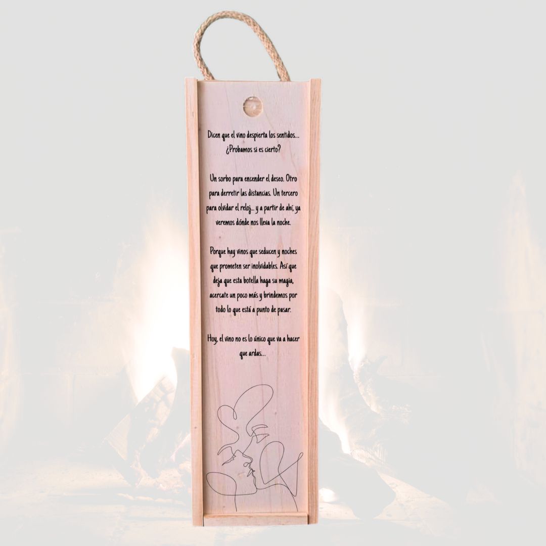 Caja de madera de pawlonia para botella de vino personalizada con un mensaje de amor grabado a láser en la tapa