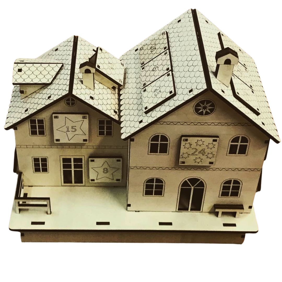 Calendario de adviento de madera en forma de casa con distintos compartimentos de madera estilo cajón donde guardar la sorpresa de cada día