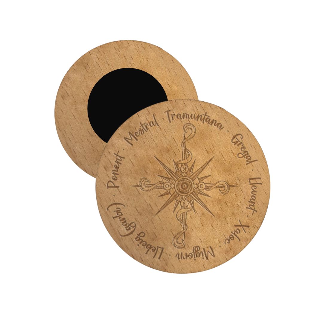 Imán de madera de haya redondo con la rosa de los vientos grabada a láser: Para amantes del mar, la naturaleza y el conocimiento del lugar.