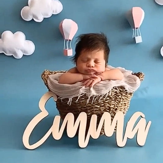 Nombre troquelado en madera de chopo natural, acabado mate para decorar espacios