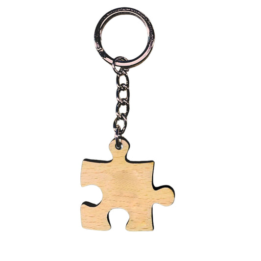 Llavero de madera en forma de puzle, con argolla de metal. Ideal para personalizar con grabación láser.
