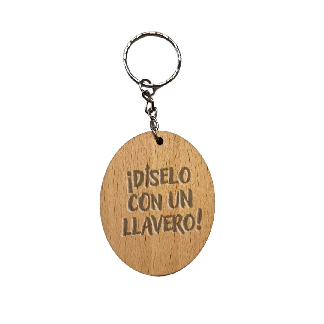 Llavero de madera de haya ovalado para personalizar grabando la frase que tú quieras