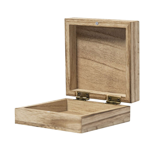 cajita de madera con bisagras vista frontal de la caja abierta. Regalo ideal para invitados a la boda.