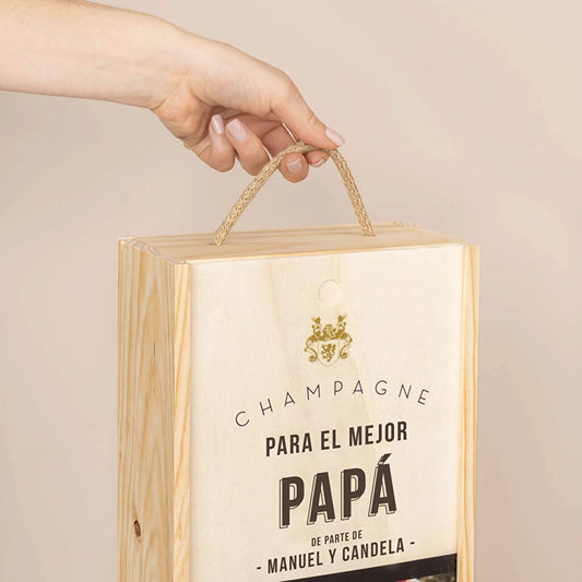detalle del asa de la caja de madera para dos botellas de vino con la tapa personalizable