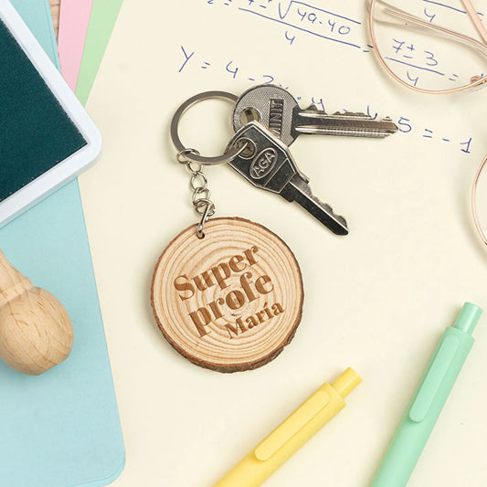 llavero de madera natural en forma de disco rústico grabado a láser por una cara. Forma circular