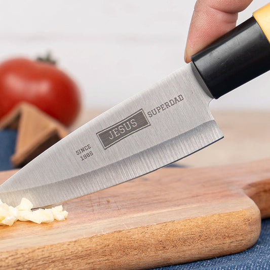 Juego de cuchillos japoneses personalizados con grabado. Cuchillo Deba de acero inoxidable. Detalle del grabado