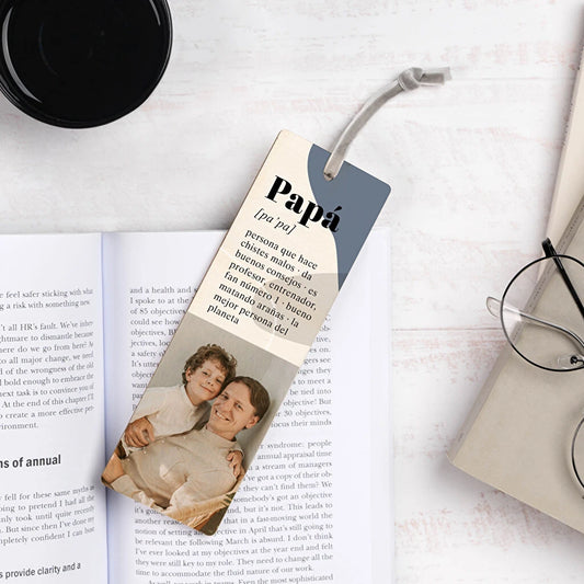 Marca páginas de madera personalizado con impresión directa a todo color por una o ambas caras, con cordón de terciopelo decorativo. Ideal como regalo para el día del padre