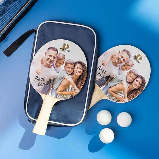 Conjunto entero de dos palas personalizadas con imagen a todo color, tres pelotas de ping-pong y funda téxtil para guardar el set.