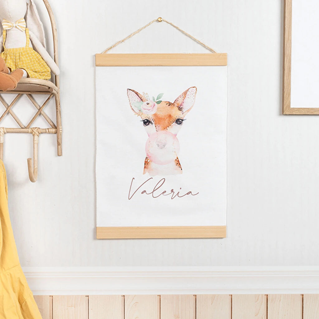 póster de tela personalizado con marco de madera con sujeción arriba y abajo y cuerda rústica para colgarlo, ideal para habitación infantil