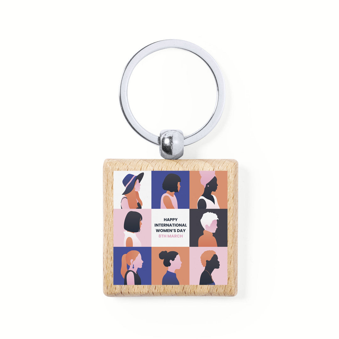 Llavero cuadrado de madera natural con mensaje del Día de la Mujer