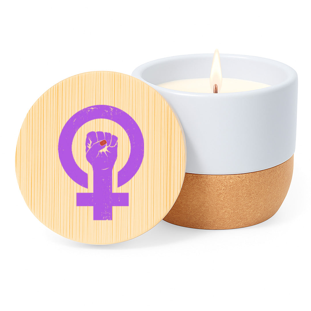 Vela aromática de lino con mensaje del Día de la Mujer en tarro de cerámica con base de corcho y tapa de bambú