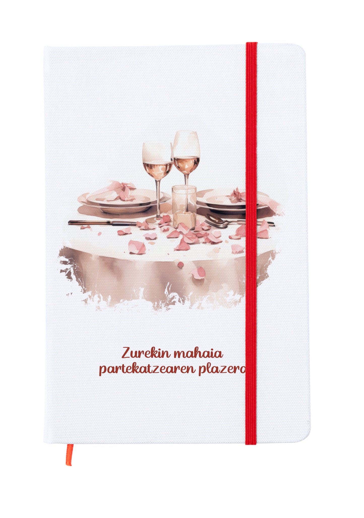 Libreta tamaño 15x20cm con goma elástica para cerrar de color rojo. Interior páginas en blanco para escribir compartiendo con la pareja. Portada a todo color con una ilustración romántica que forma parte de un conjunto para san valentin. Zurekin mahaia partekatzearen plazero