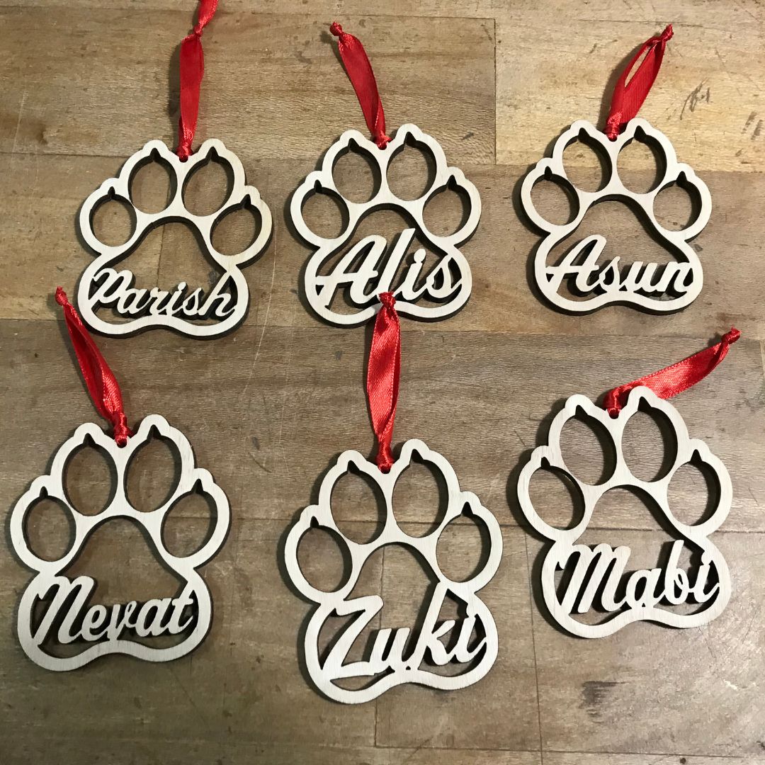 Bola de Nadal amb petjades - Mascotes i Fusta