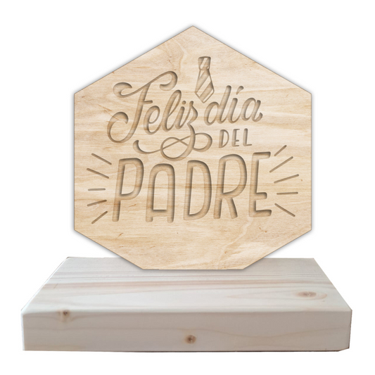 Trofeo en forma hexagonal, de tablero de chopo natural con base de madera de abeto. Personalizado con grabado a láser especial para el día del padre. 