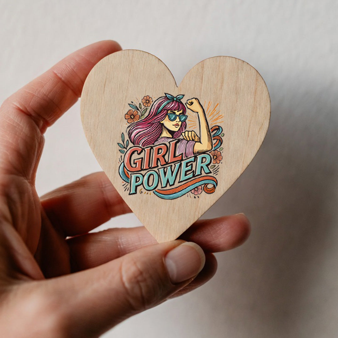 Imán corazón de madera natural con mensaje del Día de la Mujer