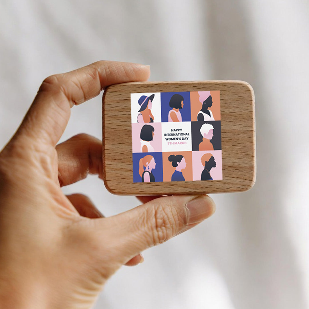 Imán rectangular de madera natural con mensaje del Día de la Mujer