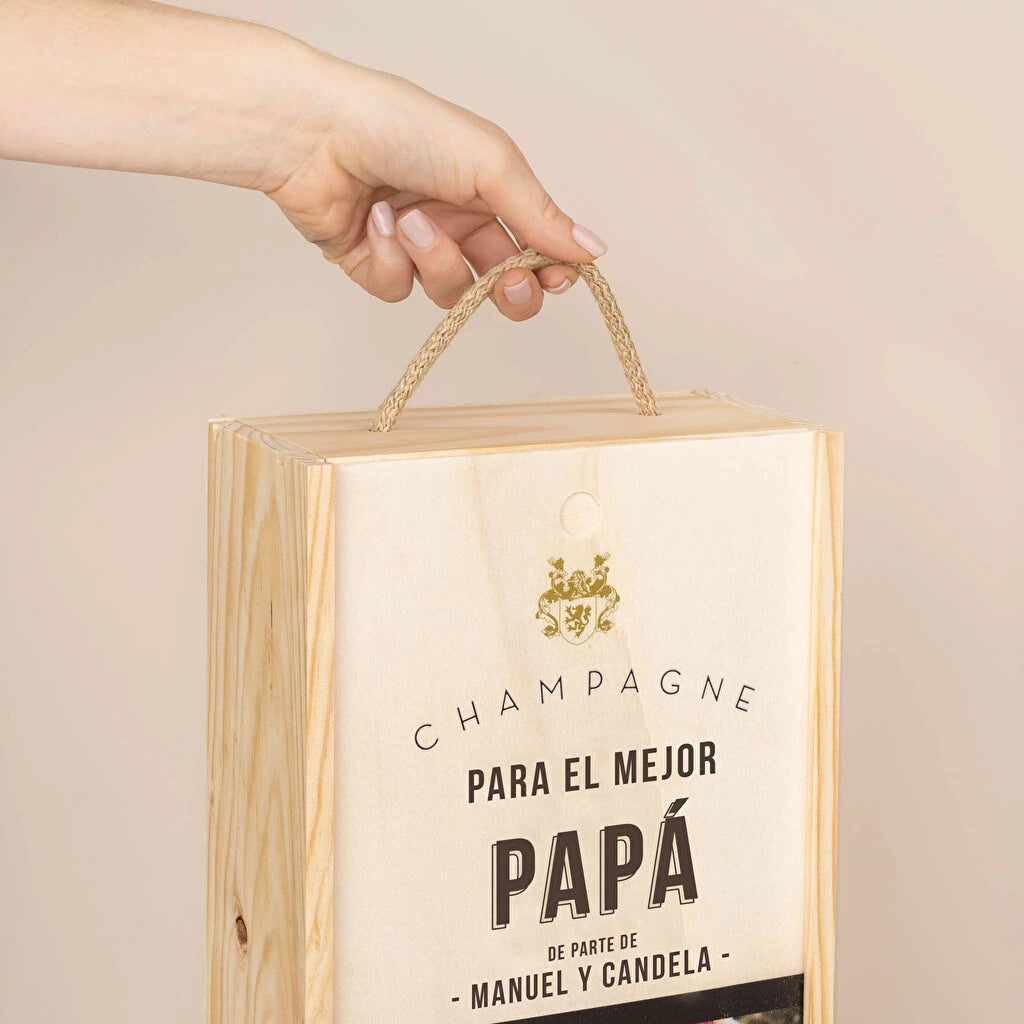 detalle del asa de la caja de madera para dos botellas de vino con la tapa personalizable
