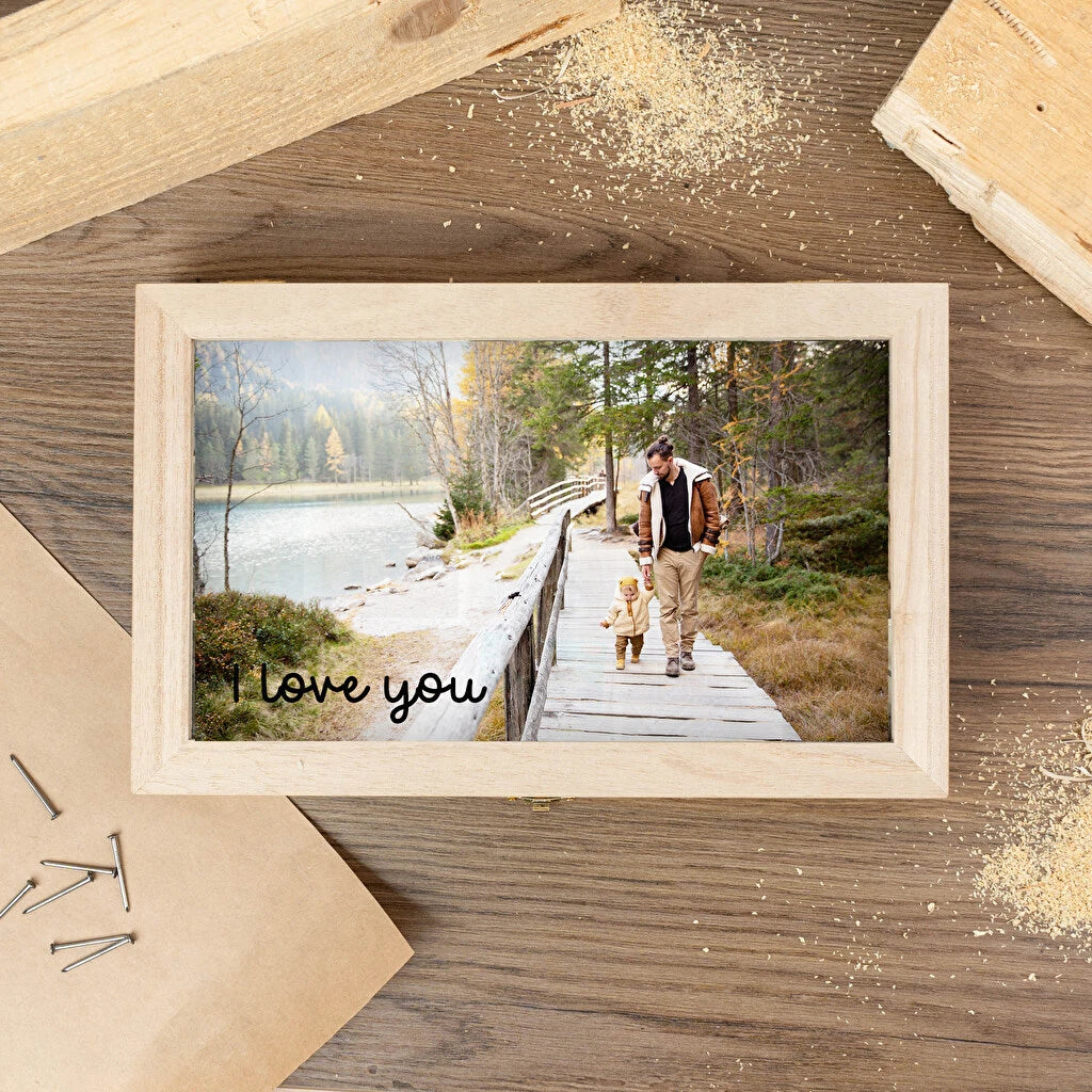 Caja de madera con compartimientos y tapa de metacrilato impresa con una fotografía impresa a todo color