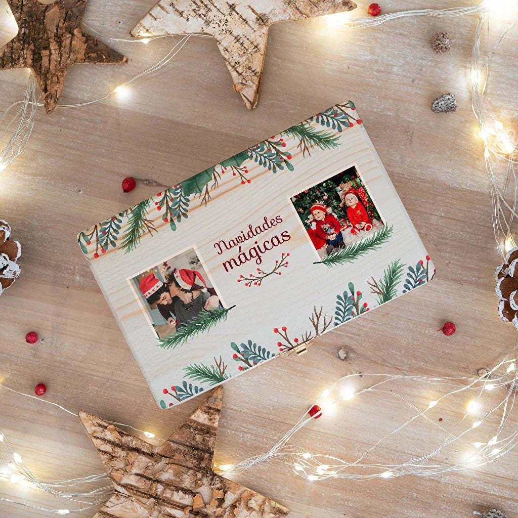 Caja de madera con impresión de fotos y diseño navideño en la tapa