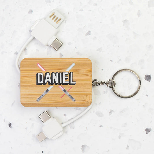 llavero rectangular de bambú con cargador para dispositivos electrónicos personlizado mediante impresión directe a una cara