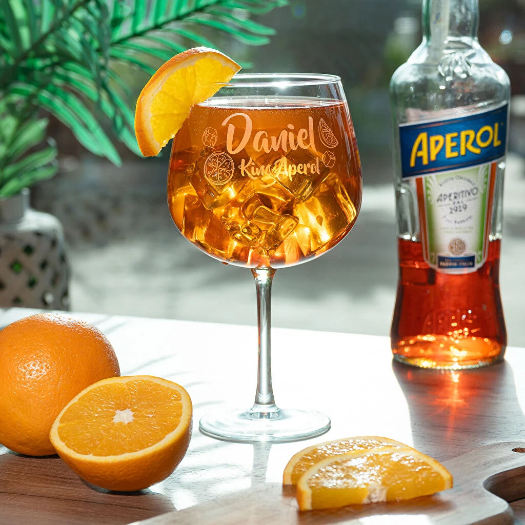 Copa de balón de cristal de 70 cl con grabado personalizado. Ideal para gin tonic y cócteles, resistente y apta para lavavajillas.