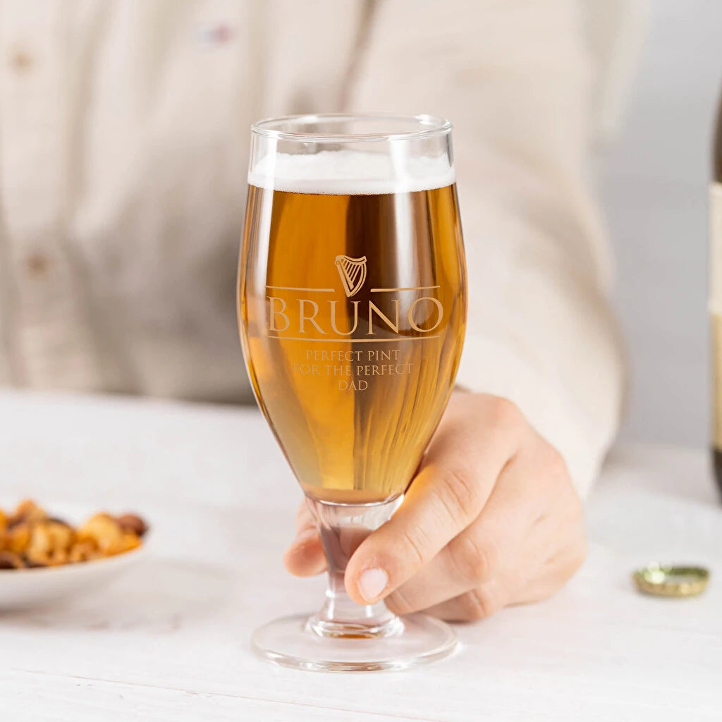 Copa de cerveza de cristal de 32 cl con grabado personalizado. Resistente, ecológica y apta para lavavajillas, ideal como regalo.