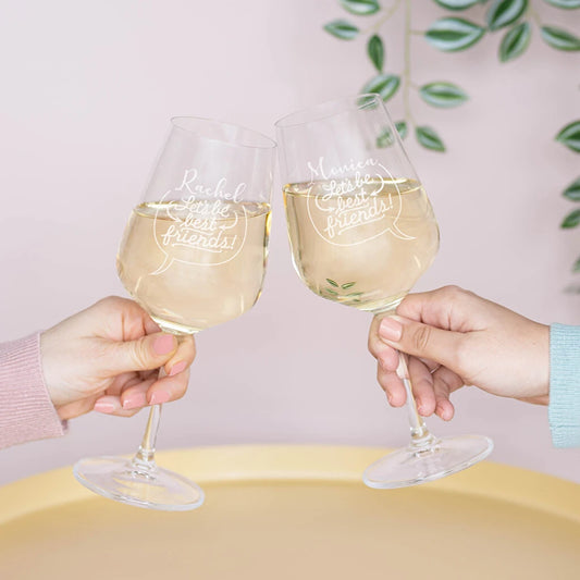 Pack de dos Copas de vino de cristal de Bohemia con grabado personalizado. Elegantes, resistentes y aptas para lavavajillas, ideal para ocasiones especiales.