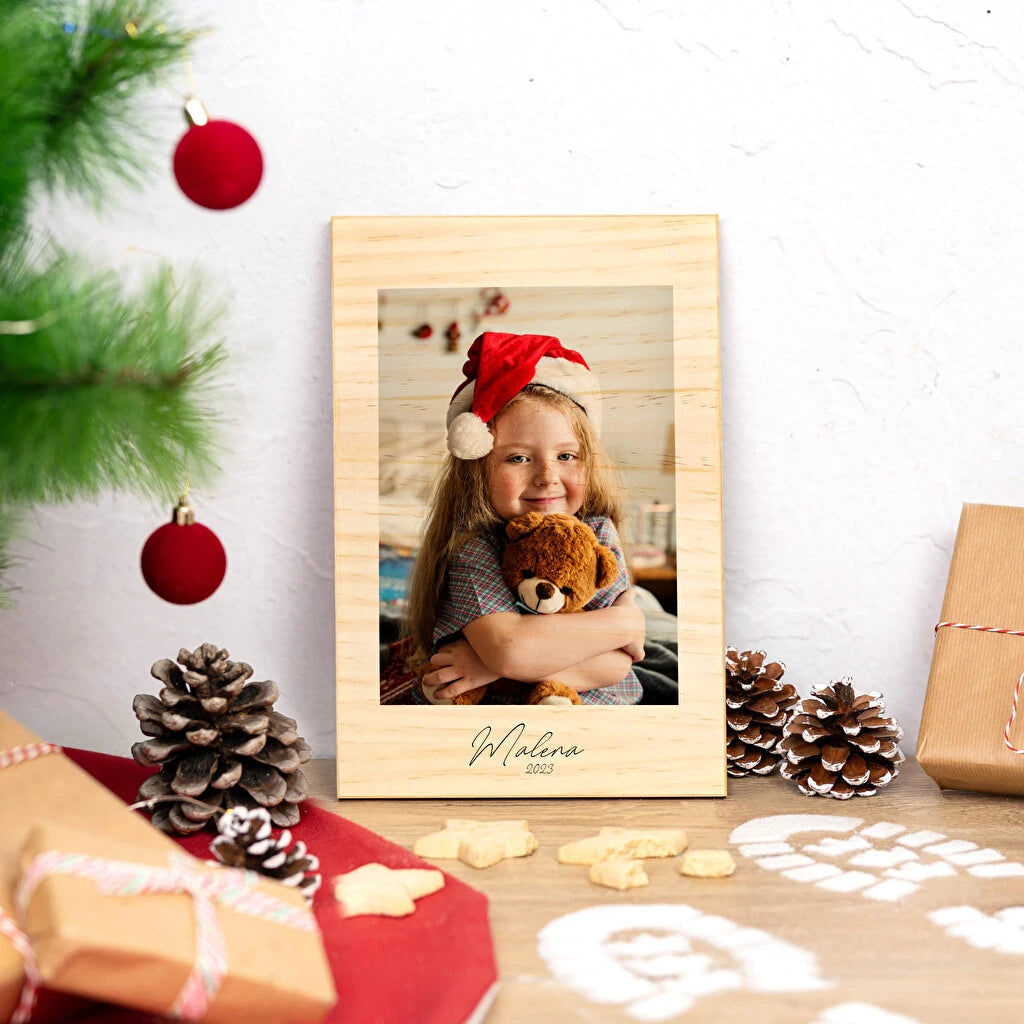 Foto a todo color impresa directamente sobre una plancha de madera de pino, con el efecto de las vetas visibles de la madera