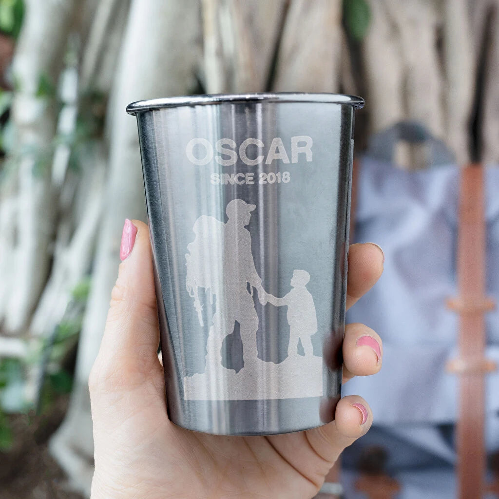 Vaso de acero inoxidable reciclado de 350 ml con grabado personalizado. Un regalo práctico, sostenible y elegante, ideal para uso diario o como detalle especial.