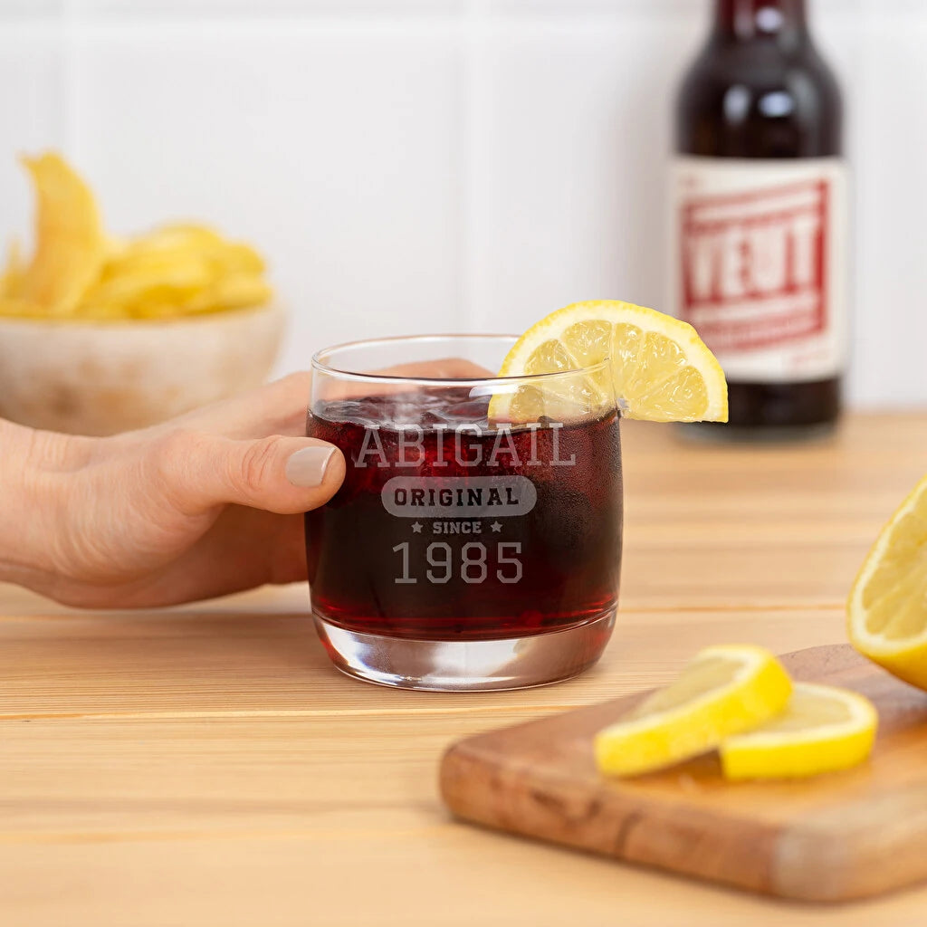 Vaso de agua de cristal de 31 cl con grabado personalizado. Resistente, ecológico y apto para lavavajillas, ideal para uso diario.