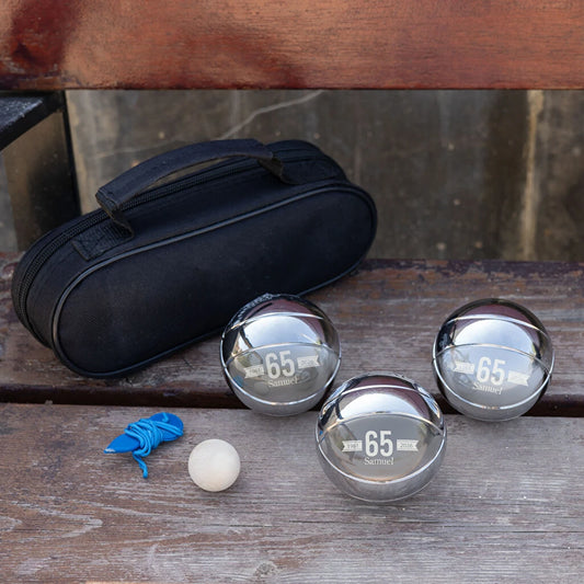 Juego de petanca personalizado con grabado en las bolas. Incluye 3 bolas metálicas, boliche de madera, cinta métrica y bolsa. Desde 1 unidad.