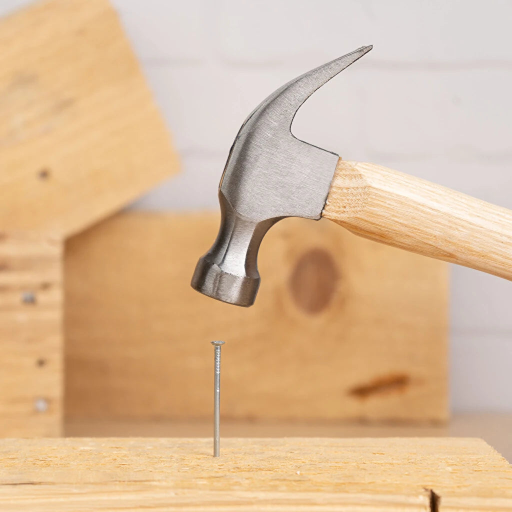 Punta del martillo personalizable en proporción al clavo 