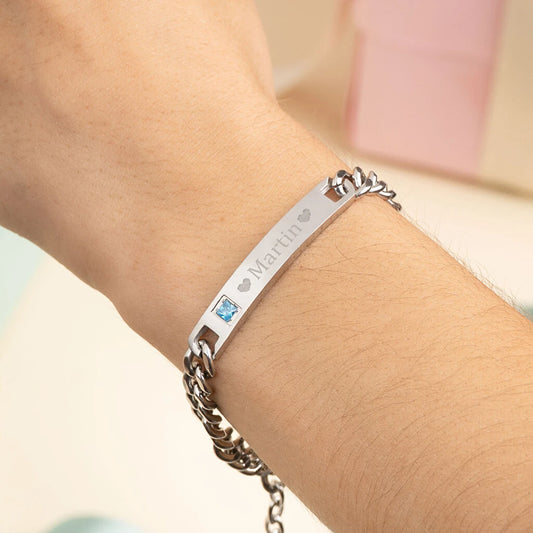 Esclava de mujer personalizada en acero inoxidable con grabado y piedra decorativa azul. Joya elegante y única disponible desde 1 unidad.