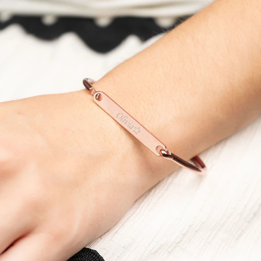 Pulsera rígida personalizada con grabado en acero inoxidable. Color oro rosa