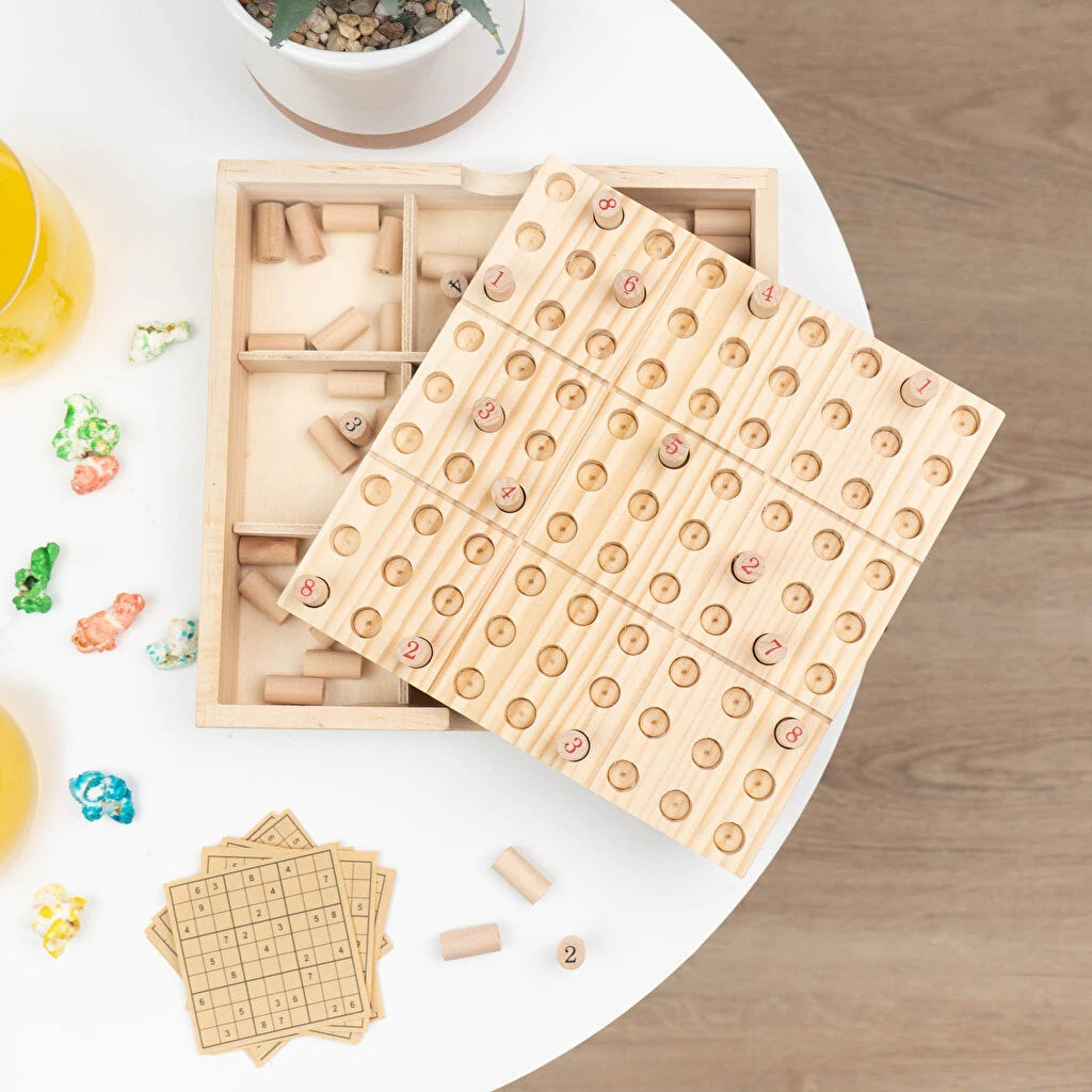 Pieza donde montar el sudoku según las instrucciones del juego, todo de madera natural